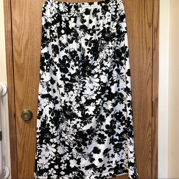 🔴Pretty Maxi Skirt Flower Floral EUC - Picture 4 of 5